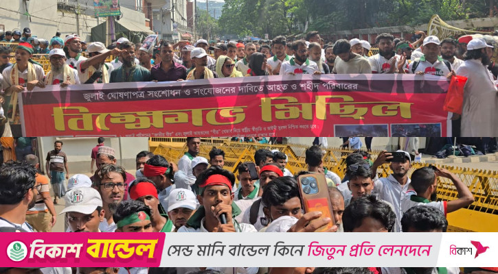 সচিবালয়ের গেইটে জুলাইযোদ্ধাদের অবস্থান